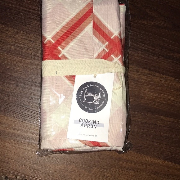 Sewing Down South Cooking Apron in Perfectly Plaid NEW - Picture 2 of 7